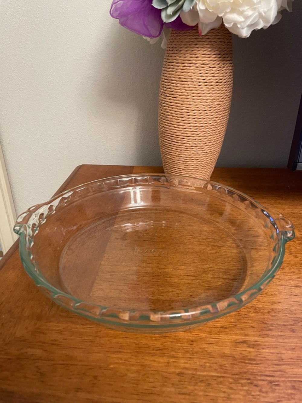 LIKE NEW PYREX Clear Glass Pie Plate with Fluted Edges & Handles USA 9.5”